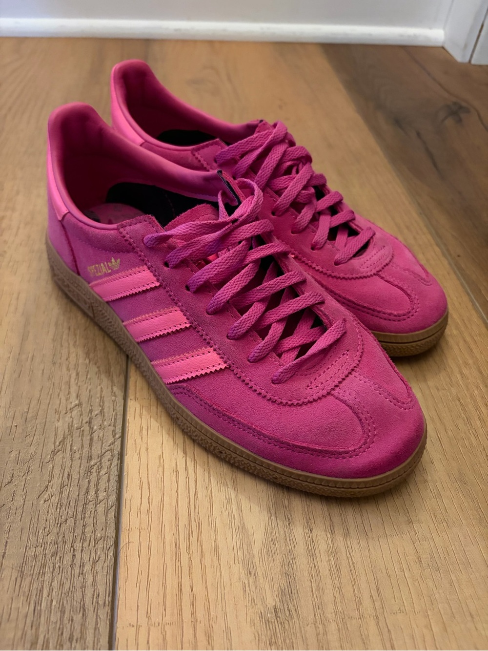 Adidas Handball Spezial Sneaker in Bright Pink - Sz 7.5